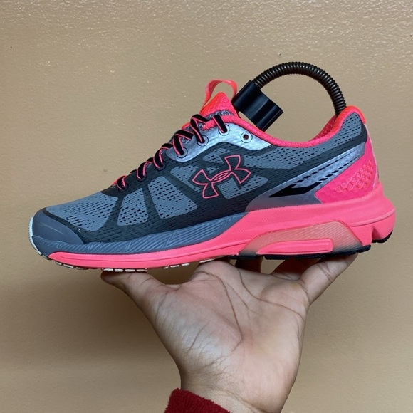 Under Armour Charged Bandit “Breast Cancer Awareness” - Picture 5 of 17